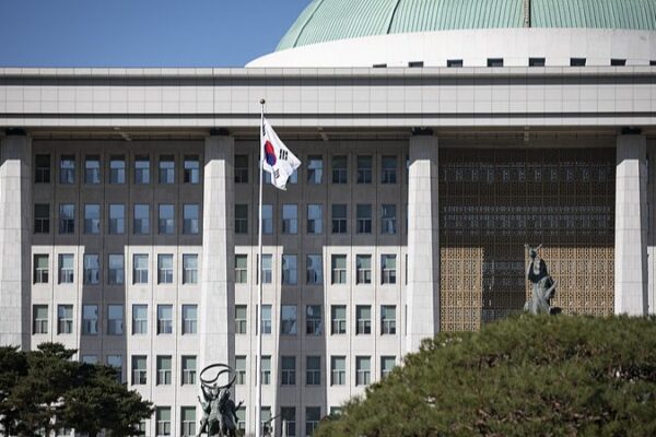 South Korea’s Parliament Rushes Impeachment Vote Against President Yoon ⏰ South Korea's parliament advances vote on Yoon's impeachment by 1 hour