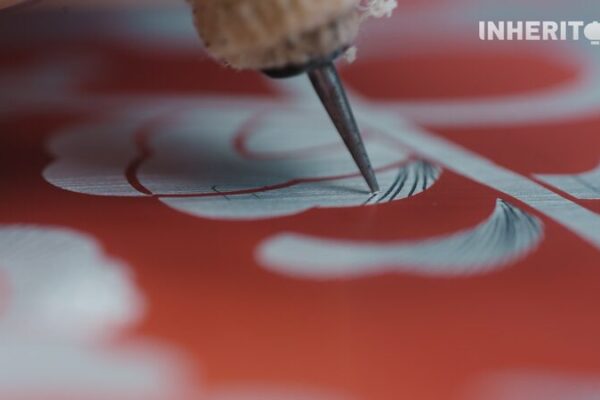 Shimmering Lacquerware: The Special Technique Behind the Silky Sheen ✨ Special technique creates silky sheen on metal-inlaid lacquerware