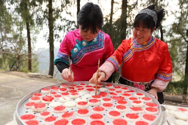 Tujia New Year: Unveiling Traditional Feasts and Festivities 🎉🍲 Tujia people prepare traditional food for New Year celebration