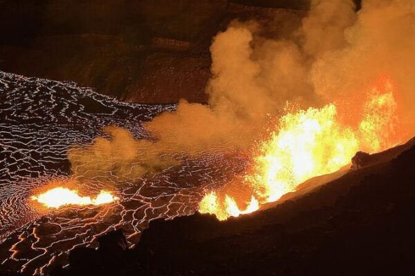 🌋 Hawaii’s Volcano Erupts Spectacular 80-Meter Lava Fountains! U.S. Hawaii volcano spews 80-meter lava fountains in dramatic eruption