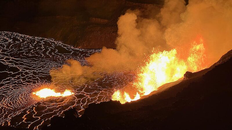 US_Hawaii_volcano_spews_80-meter_lava_fountains_in_dramatic_eruption - Namaste Headlines U.S. Hawaii volcano spews 80-meter lava fountains in dramatic eruption