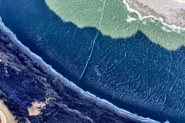 Yellow River’s Wanjiazhai Reservoir Freezes Over: Nature’s Winter Spectacle Begins ❄️ Wanjiazhai Reservoir on Yellow River enters freezing period video poster
