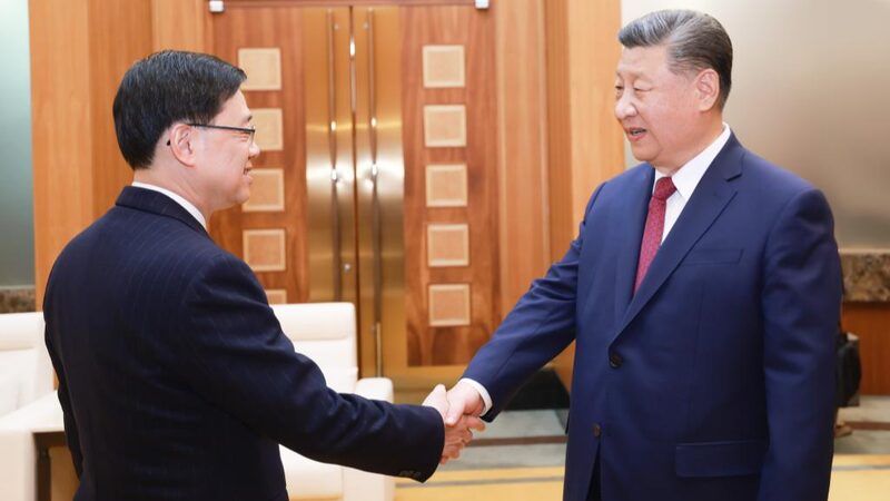 Xi Jinping meets HKSAR Chief Executive John Lee