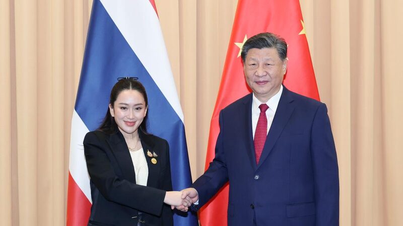 Xi Jinping meets with Thai prime minister in Lima