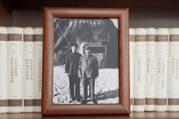 Xi Jinping & His Father: A Legacy of Shared Values 🇨🇳✨ Xi Jinping's shared values with his father