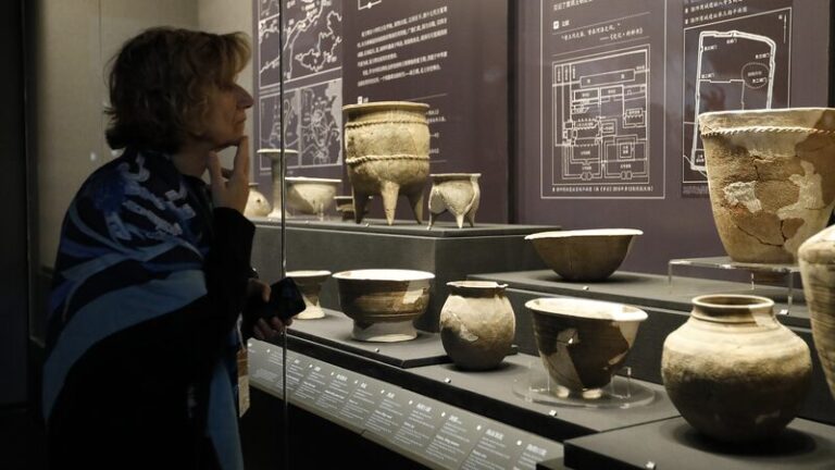 Xi sends congratulatory letter to first World Conference of Classics