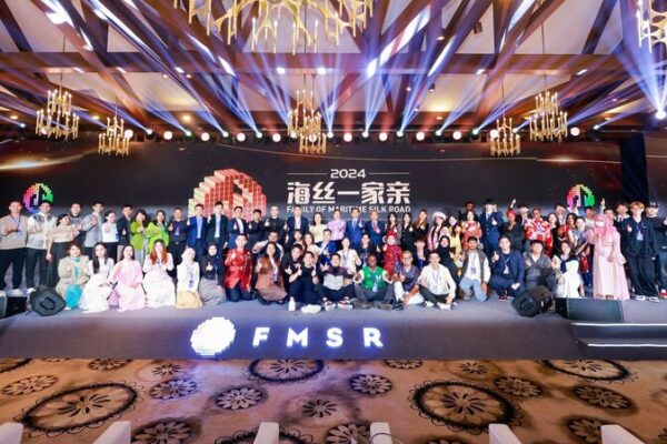 Young TikTok Stars Shine in Hainan 🌟 Celebrating China-ASEAN Friendship Youth TikTok influencers awarded in Hainan for China-ASEAN bonds