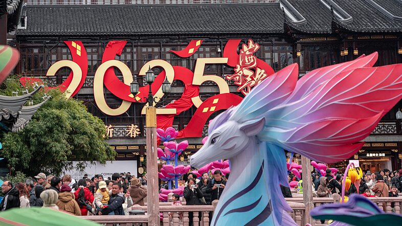 Yuyuan_Garden_lantern_festival_to_kick_off_the_New_Year - Namaste Headlines Yuyuan Garden lantern festival to kick off the New Year