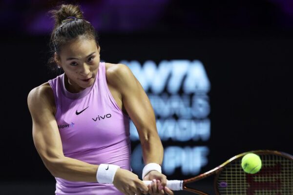 Zheng Qinwen Falls to Sabalenka in WTA Finals Opener 🎾 Zheng Qinwen loses opening match to Sabalenka at WTA Finals