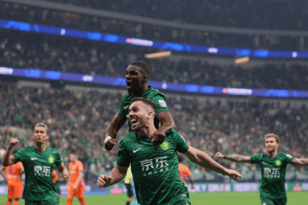 10-Man Beijing Guoan Overpowers 9-Man Shandong 6-1 in CSL Clash 10_Man_Beijing_Guoan_Overpowers_9_Man_Shandong_6_1_in_CSL_Clash