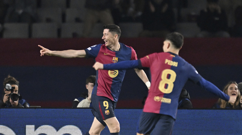 3KHULSIHJPTP9JXVCY5T - Namaste Headlines Lewandowski Ignites Barca’s 4-0 Rout; PSG Edges Aston Villa