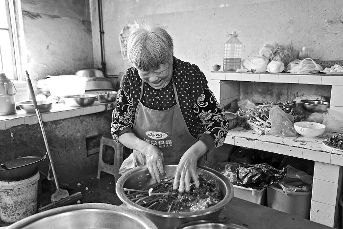 72_Year_Old_Shandong_Restaurateur_Clears_2M_Yuan_Debt__Inspires_Resilience