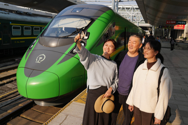 China_Laos_Railway_Surpasses_487K_Cross_Border_Passengers_in_2_Years