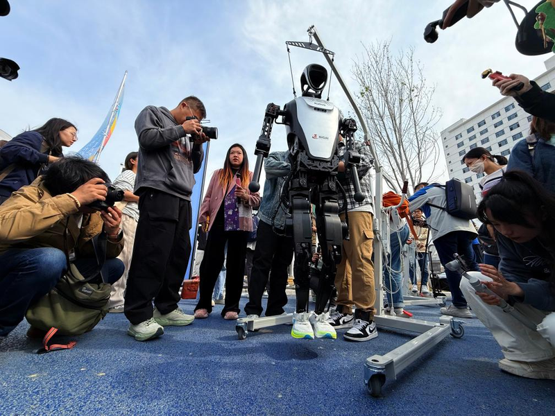 Humans___Robots_Hit_the_Track_in_a_Revolutionary_Half_Marathon - Namaste Headlines Humans___Robots_Hit_the_Track_in_a_Revolutionary_Half_Marathon