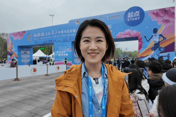 Humanoid Robot Dominates Beijing Half-Marathon! 🤖🏆 Humanoid Robot Dominates Beijing Half-Marathon! 🤖🏆 video poster