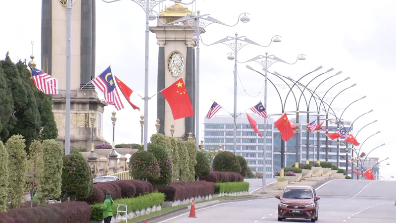 Kuala Lumpur Lights Up for President Xi’s Visit Kuala_Lumpur_Lights_Up_for_President_Xi_s_Visit video poster