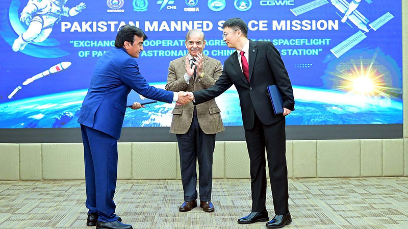 P9ZGDE251L9Q71F2V130 - Namaste Headlines Pakistani Astronaut Set for China Space Mission 🚀