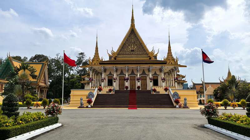 Phnom Penh Diplomacy: Xi Jinping Meets Cambodian King Phnom_Penh_Diplomacy__Xi_Jinping_Meets_Cambodian_King