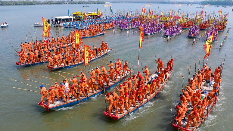 Qintong_Boat_Festival__A_Colorful_Splash_of_Tradition_in_Jiangsu