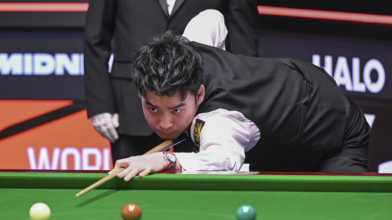 Si_Jiahui_Edges_Woollaston_in_a_Thrilling_QF_Snooker_Clash