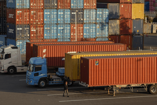 Trump’s Bold Move in Japan Trade Talks Stirs Global Buzz Trump_s_Bold_Move_in_Japan_Trade_Talks_Stirs_Global_Buzz