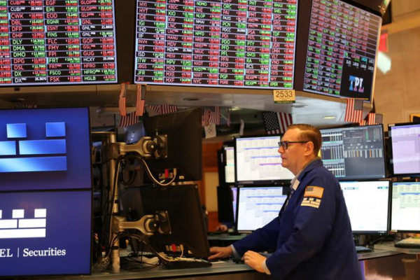 U.S. Tariffs: Re-Industry Boost or Global Financial Risk? U_S__Tariffs__Re_Industry_Boost_or_Global_Financial_Risk_