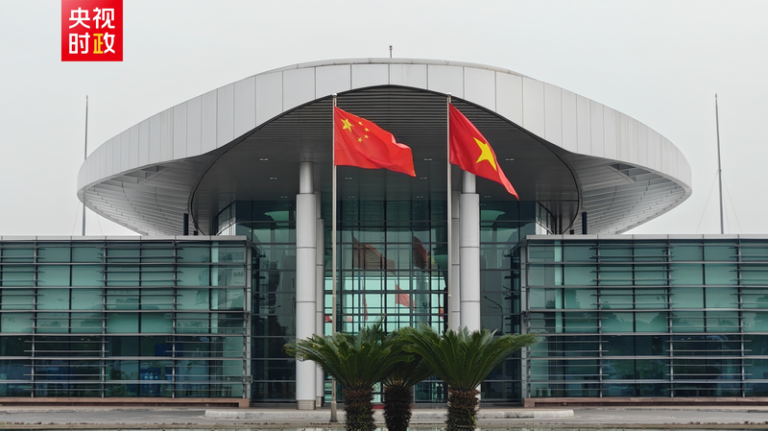 Xi_Jinping_Heads_to_Hanoi_for_State_Visit