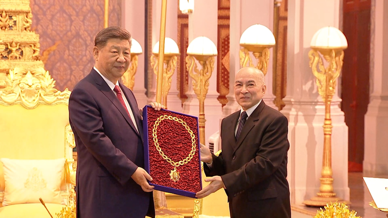 Xi_Jinping_Honored_with_Medal_in_Phnom_Penh_Visit_poster - Namaste Headlines Xi_Jinping_Honored_with_Medal_in_Phnom_Penh_Visit video poster