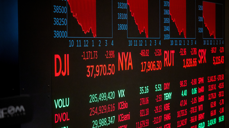 US Officials’ Pre-Tariff Stock Moves Stir Debate