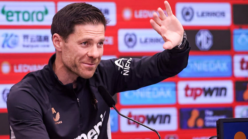 Alonso Waves Goodbye to Leverkusen Amid Madrid Buzz Alonso_Waves_Goodbye_to_Leverkusen_Amid_Madrid_Buzz