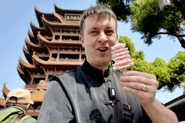 British Vlogger Bridges Cultures in China British_Vlogger_Bridges_Cultures_in_China video poster