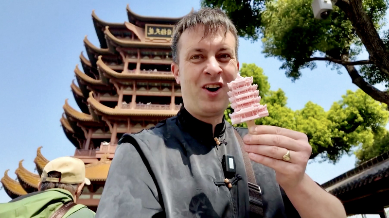 British_Vlogger_Bridges_Cultures_in_China video poster