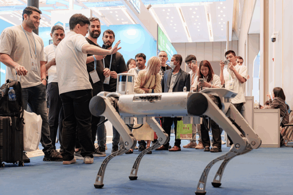 Canton Fair Sparks Innovation Amid Tariff Challenges Canton_Fair_Sparks_Innovation_Amid_Tariff_Challenges