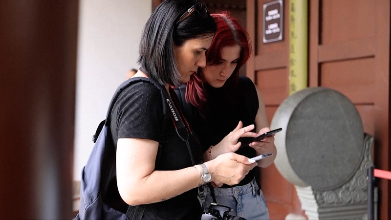 China_Boosts_Mobile_Payment_Access_for_Global_Travelers video poster