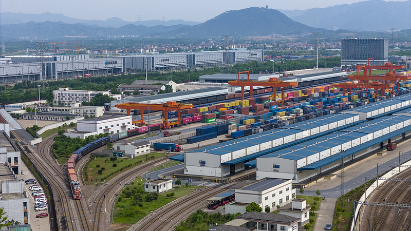 China-Russia Team Up: Powering Global Trade & Innovation China_Russia_Team_Up__Powering_Global_Trade___Innovation