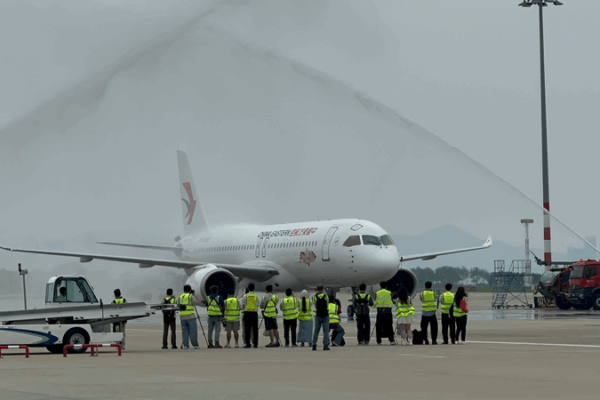 China’s C919 Takes Off on Shanghai-Xiamen Route China_s_C919_Takes_Off_on_Shanghai_Xiamen_Route
