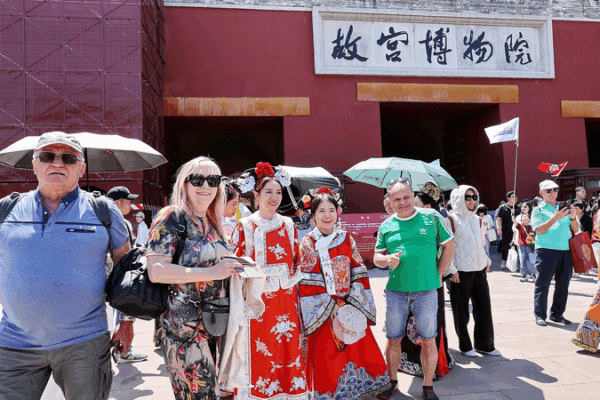 China’s May Day Travel Rush: Surge in Domestic & Outbound Tourism China_s_May_Day_Travel_Rush__Surge_in_Domestic___Outbound_Tourism