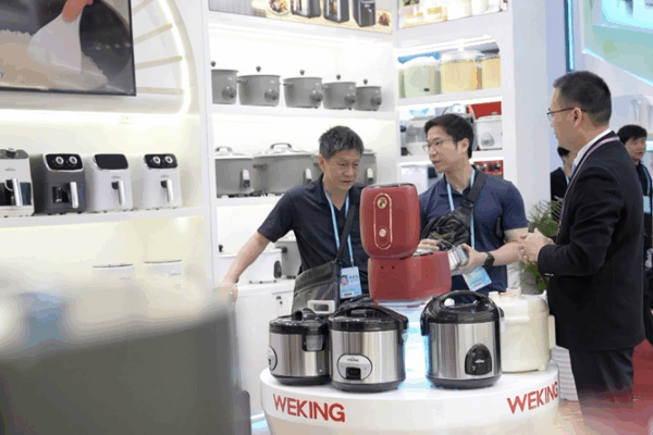 Chinese_Enterprises_Tackle_U_S__Tariffs_Head_On video poster