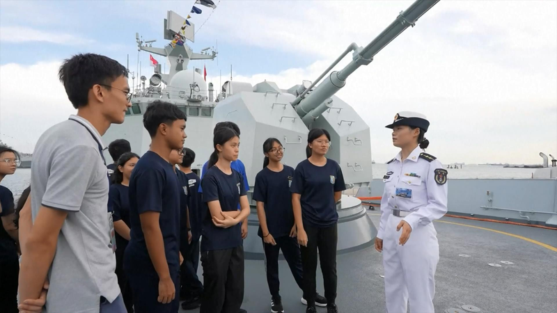 Chinese_Frigate_Xuchang_Opens_Doors_at_Singapore_Exhibition