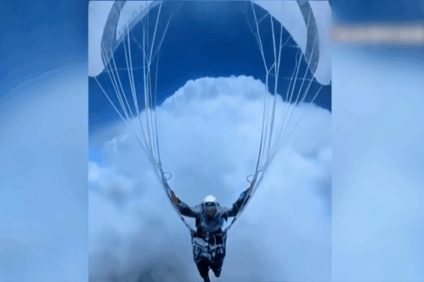 Daring Paraglider Survives Cloud Suck at 8,600m! Daring_Paraglider_Survives_Cloud_Suck_at_8_600m_