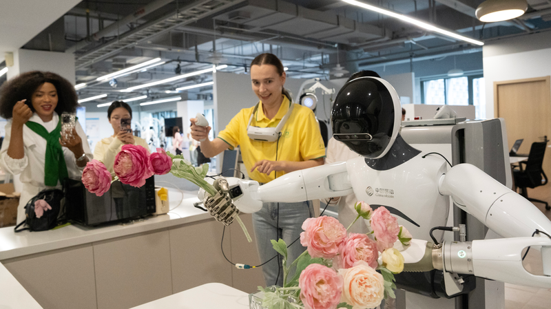 Global_Youth_Experience_Cutting_Edge_AI_in_Hangzhou