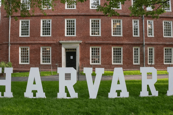 Harvard in Trump’s Crosshairs: Culture War Ignites Harvard_in_Trump_s_Crosshairs__Culture_War_Ignites