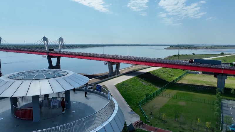 Heihe & Blagoveschchensk: Border Bridge Sparks Vibrant Trade Ties Heihe___Blagoveschchensk__Border_Bridge_Sparks_Vibrant_Trade_Ties video poster