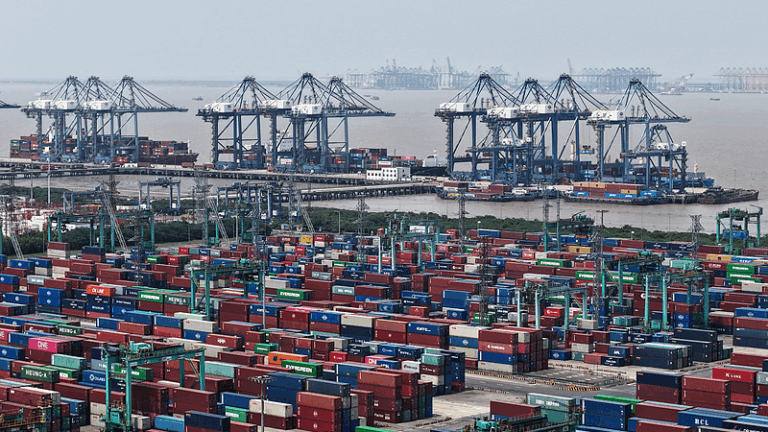 Chinese Mainland Trade Surges in April: Exports Rocket 🚀