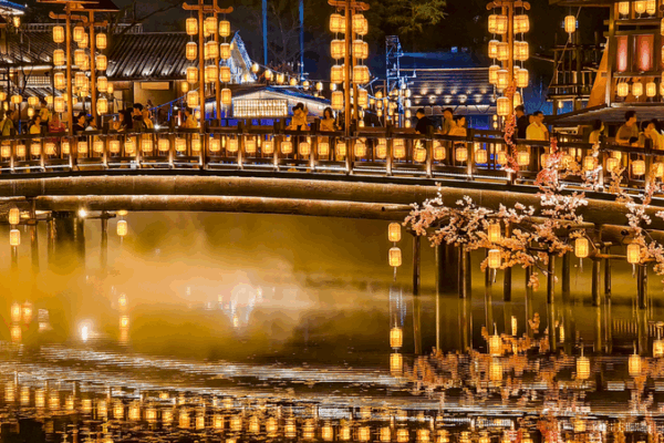 Jiangxiali Wharf: Timeless Charm & Vibrant Nightlife in Wuhan Jiangxiali_Wharf__Timeless_Charm___Vibrant_Nightlife_in_Wuhan