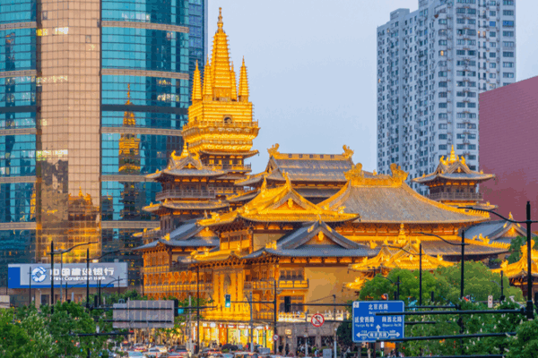 Jing’an Temple Shines in Shanghai: Timeless Charm Illuminated Jing_an_Temple_Shines_in_Shanghai__Timeless_Charm_Illuminated