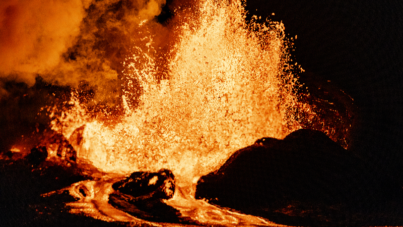 Kilauea_Volcano_Erupts_Anew_with_Towering_Lava_Fountains_poster - Namaste Headlines Kilauea_Volcano_Erupts_Anew_with_Towering_Lava_Fountains video poster