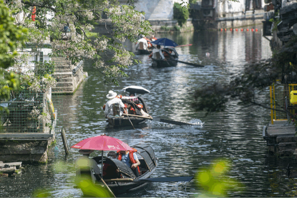 Labor_Day_Sparks_Travel___Culture_Boom_in_the_Chinese_Mainland