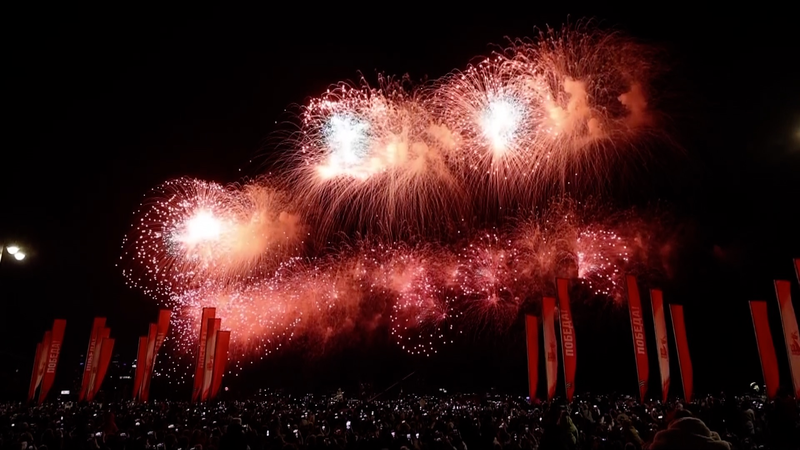 Moscow_Fireworks_Light_Up_80th_WWII_Victory_Day video poster