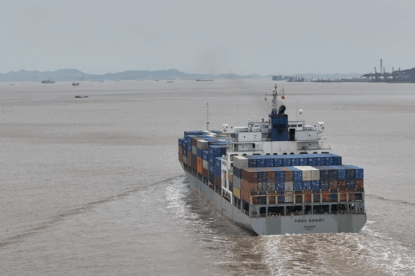 Ningbo_Port__Resilient_Amid_Global_Trade_Tensions_ video poster